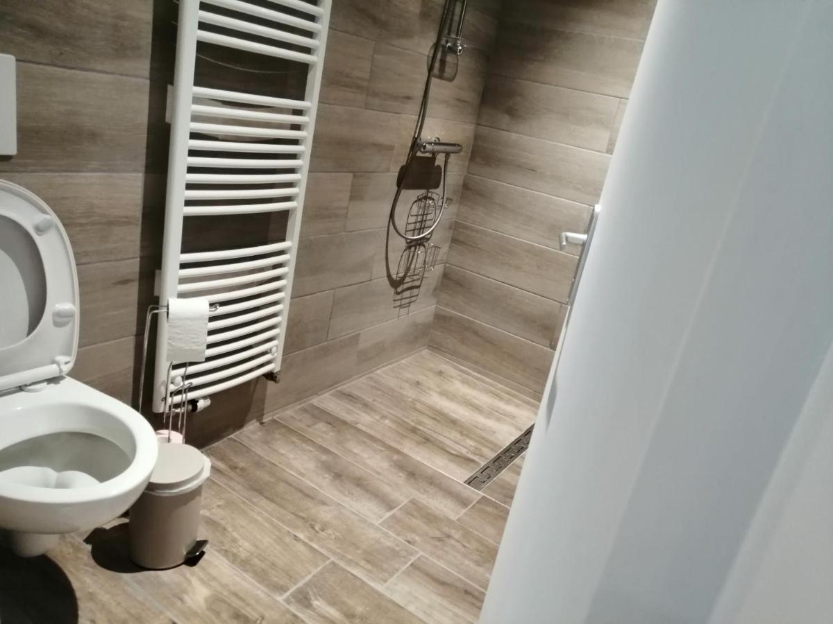 Chez Fabrice Bed & Breakfast Le Pertuis Екстериор снимка